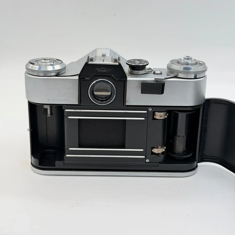 Zenit-E 35mm Film SLR Camera W/ Kennex Telephoto 135mm f2.8 Lens Vintage Silver